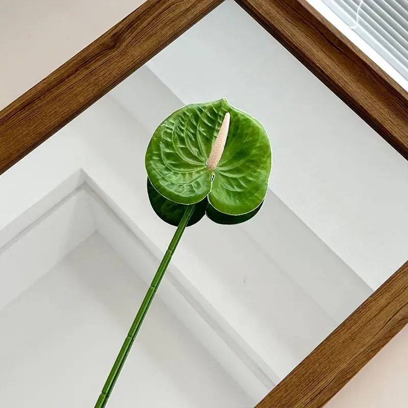 décoration intérieure moderne plante artificielle feuilles ovales rouge vert blanc rose