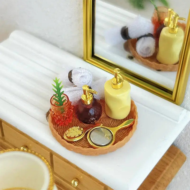 ensemble toilettes miniature résine moderne brosse dorée serviette blanche distributeur savon noir gel douche