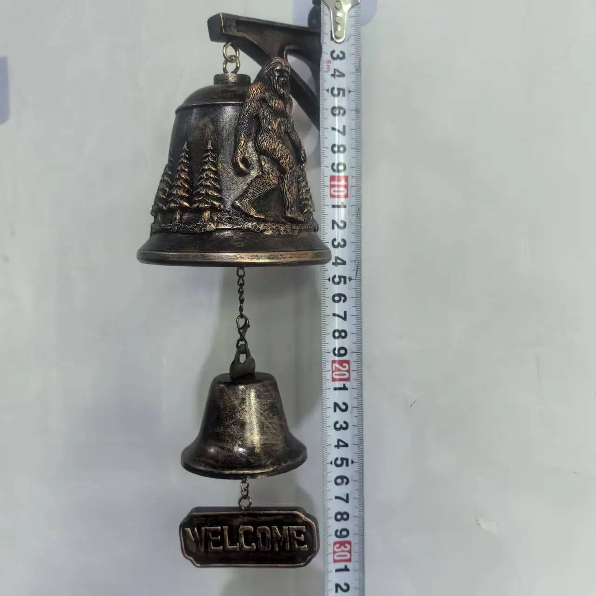 cloche décorative artisanale bronze figurines sorcière chien dieu marin vintage écolo fixations écrousextérieurintérieur
