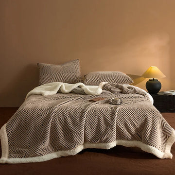 couverture polaire corail motif géométrique beige noir douce chaude voyage avion maison hiver