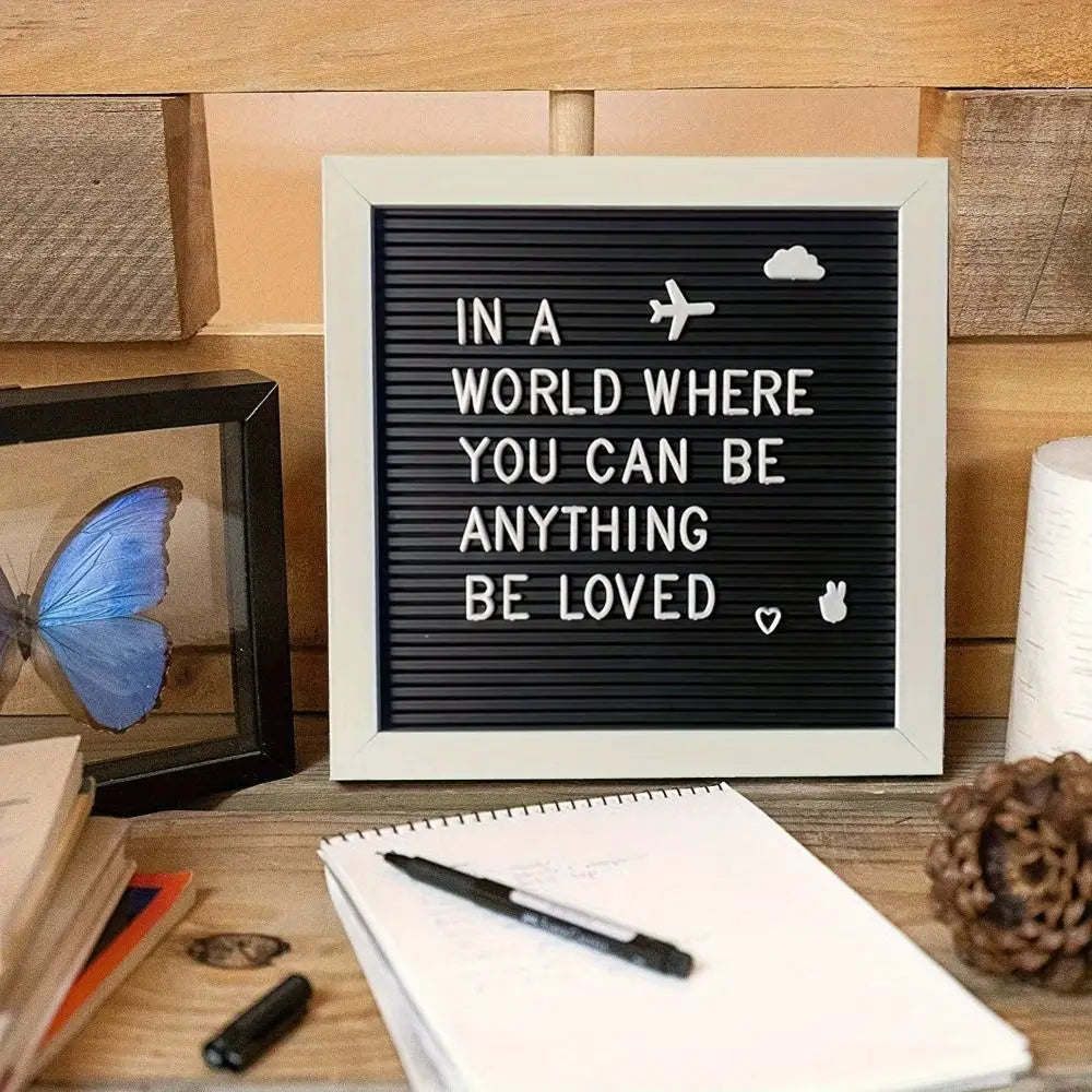 tableau lettres classique noir blanc texture feutre cadre bois affichage décoration maison écriture