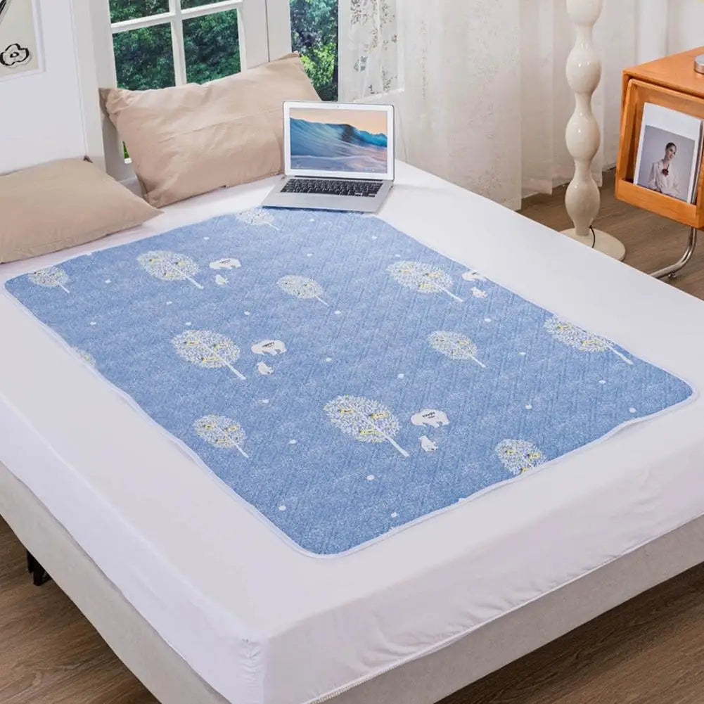 coussin d'urine bleu clair motif feuilles patchwork cotonné bébé tout petit imperméable lavable matelassé