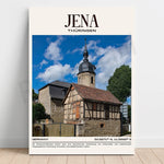 L'affiche met en valeur une église médiévale avec un clocher élancé dans la ville de Jena, en Allemagne, évoquant son riche patrimoine architectural et son attrait touristique.