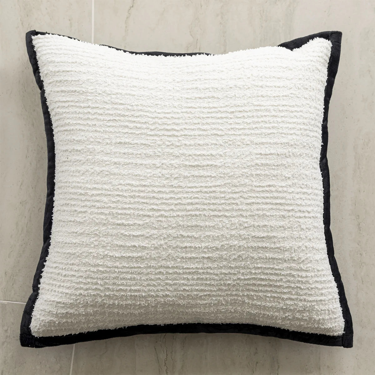 taies d'oreillers élégantes polyester chenille motif dentelle 45x45cm blanc noir decoration maison hospitalière