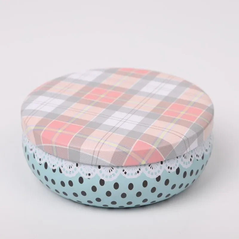 boîtes rondes métal fleurs vintage blanc beige macarons biscuits cadeaux préservation fraîcheur