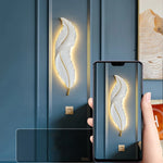 Détail du bois massif et des ampoules LED de l'applique murale