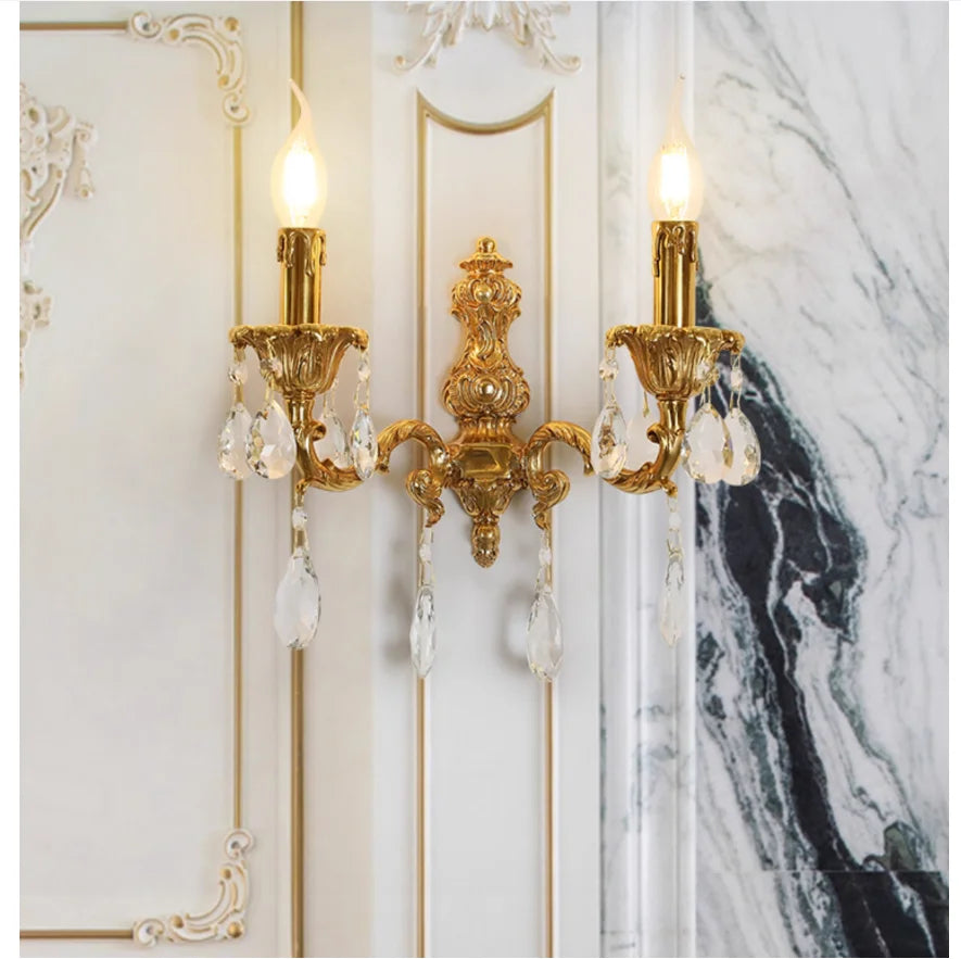 applique murale dorée ornements baroques cristaux transparents classique fixée mur deux ampoules filaments six
