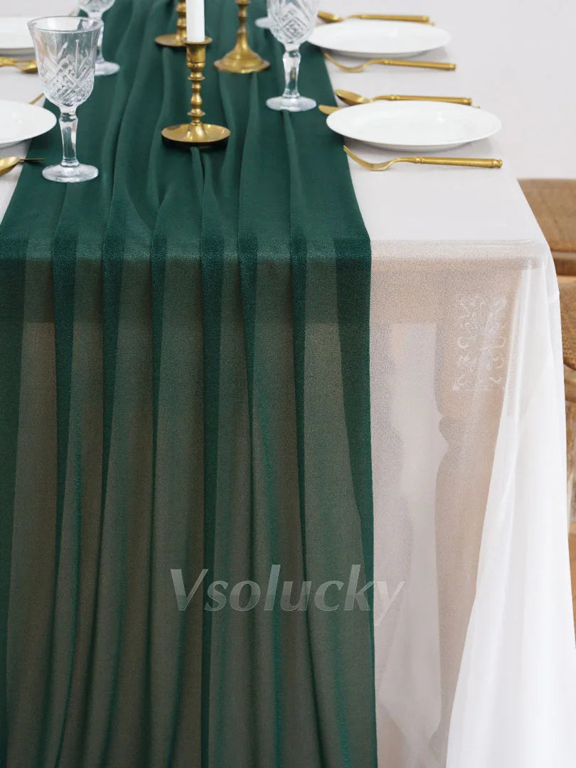 Décoration de table avec chemin de table vert pour mariage
