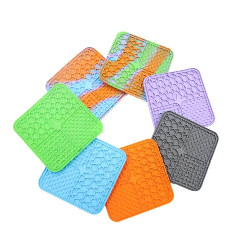 tapis jeu chien orange bleu vert gris texture nid d'abeille moderne distractive grains maïs