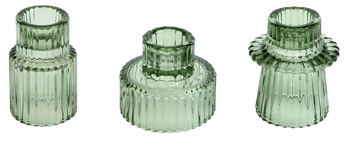 Trois photophores en verre vert laqué aux motifs géométriques.