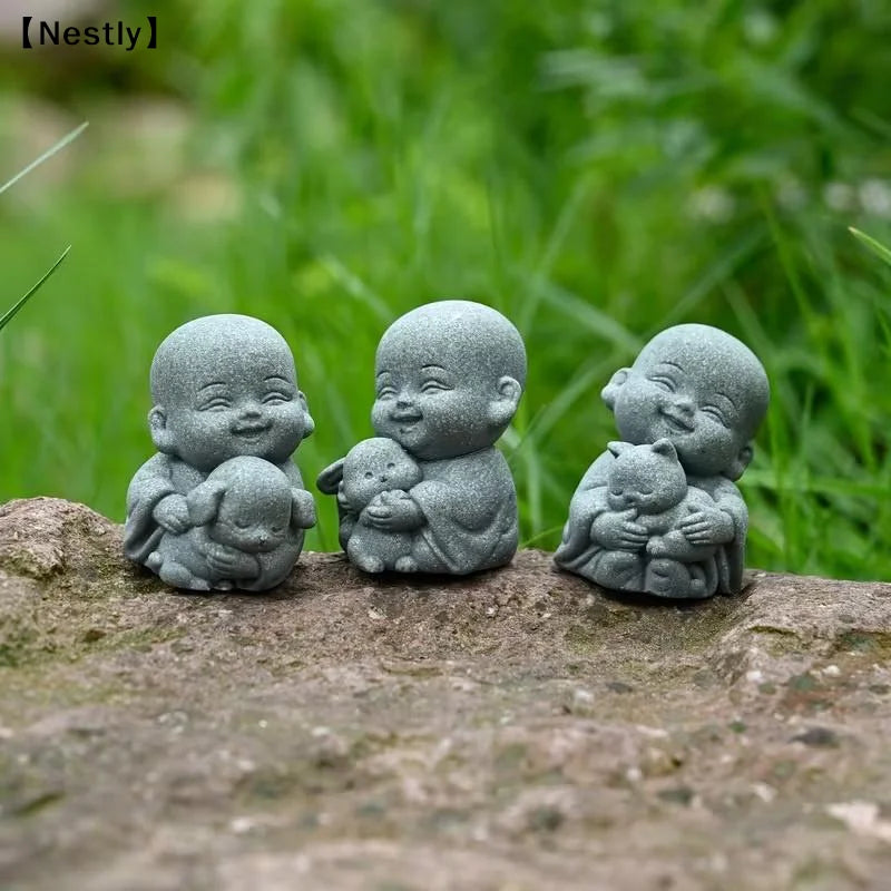 statues moines résine gris texture granulée art artisanal jardin zen serein souriantextérieur decoration