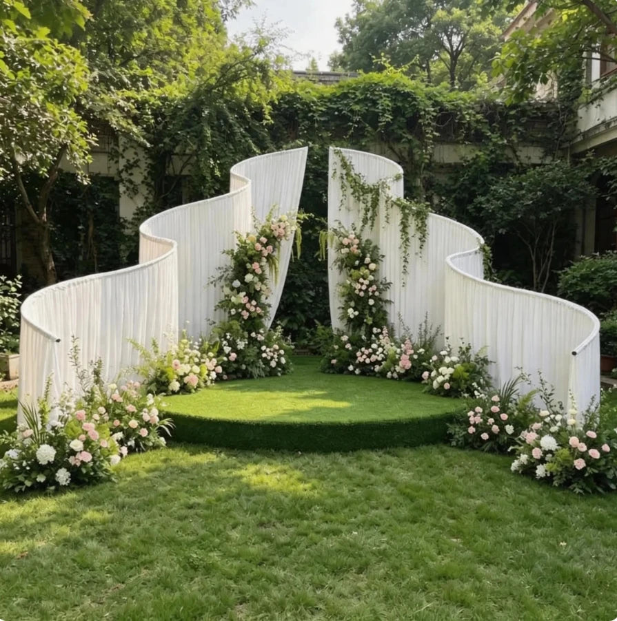structure décorative mariage arc plis blanc moderne élégant réglable hauteur pieds métalliques panneaux drapés