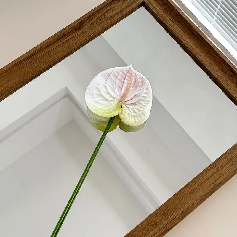 décoration intérieure moderne plante artificielle feuilles ovales rouge vert blanc rose
