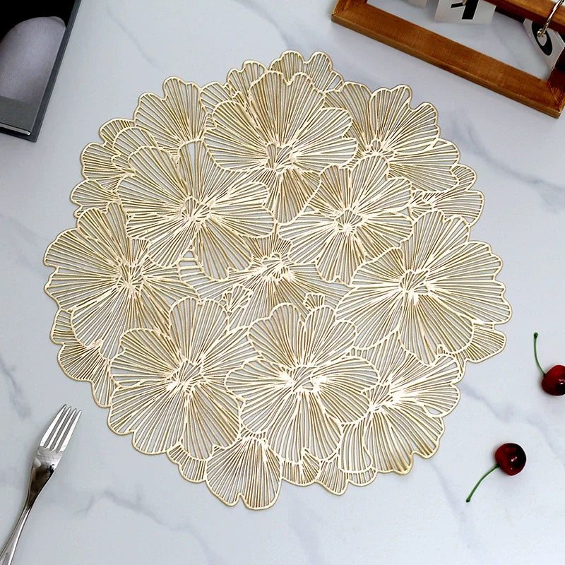placemat doré fleurs découpées moderne respectueux environnement serviette table décoration noël festive