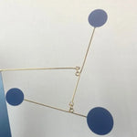 mobile cinétique géométrique moderne rouge bleu jaune doré minimalistes art déco chambre salon