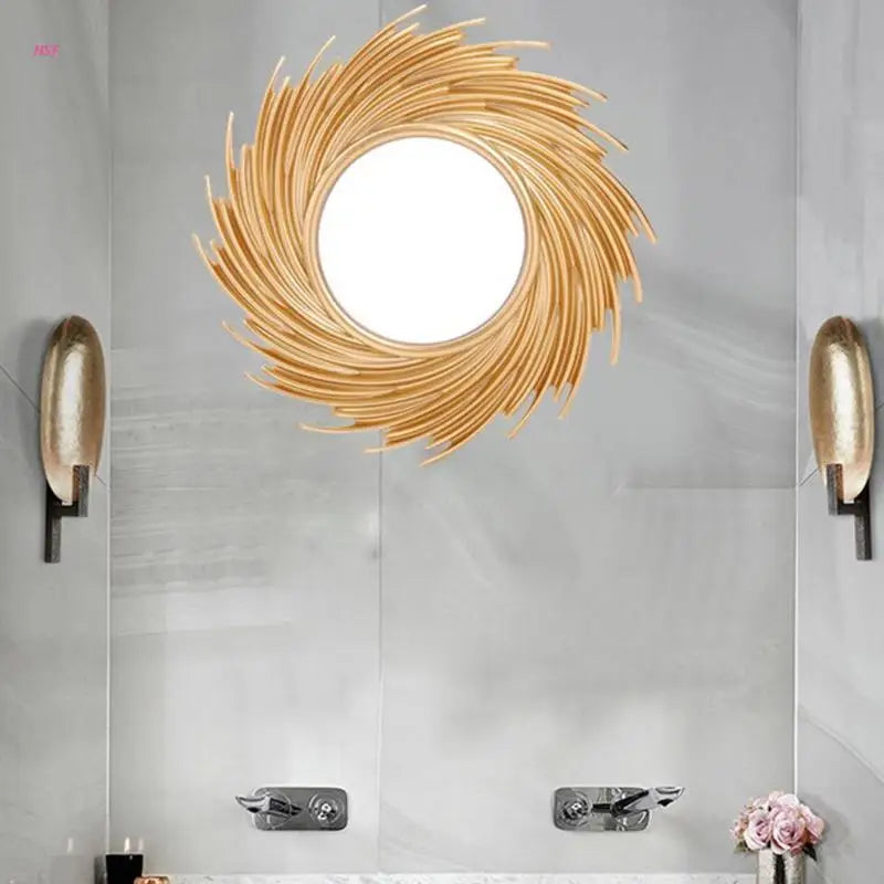 Miroir de maquillage rond en forme de soleil utilisé dans une chambre
