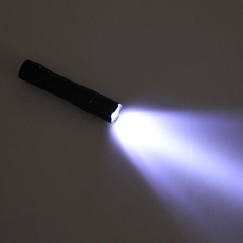lampe torche led noire portable rechargeable annuaire porte clefs moderne campingextérieur