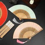 éventail traditionnel violetclair noir rouge vertpastel soie bambou rayures horizontales pompon