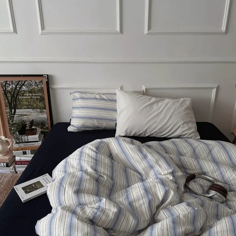 linge lit coton rayures horizontales drap housse taies oreillers moderne blanc bleu gris maison