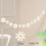 guirlande fleurs anniversaire mariage blanc jaune simple décoration minimaliste océillets inclusion ruban protection
