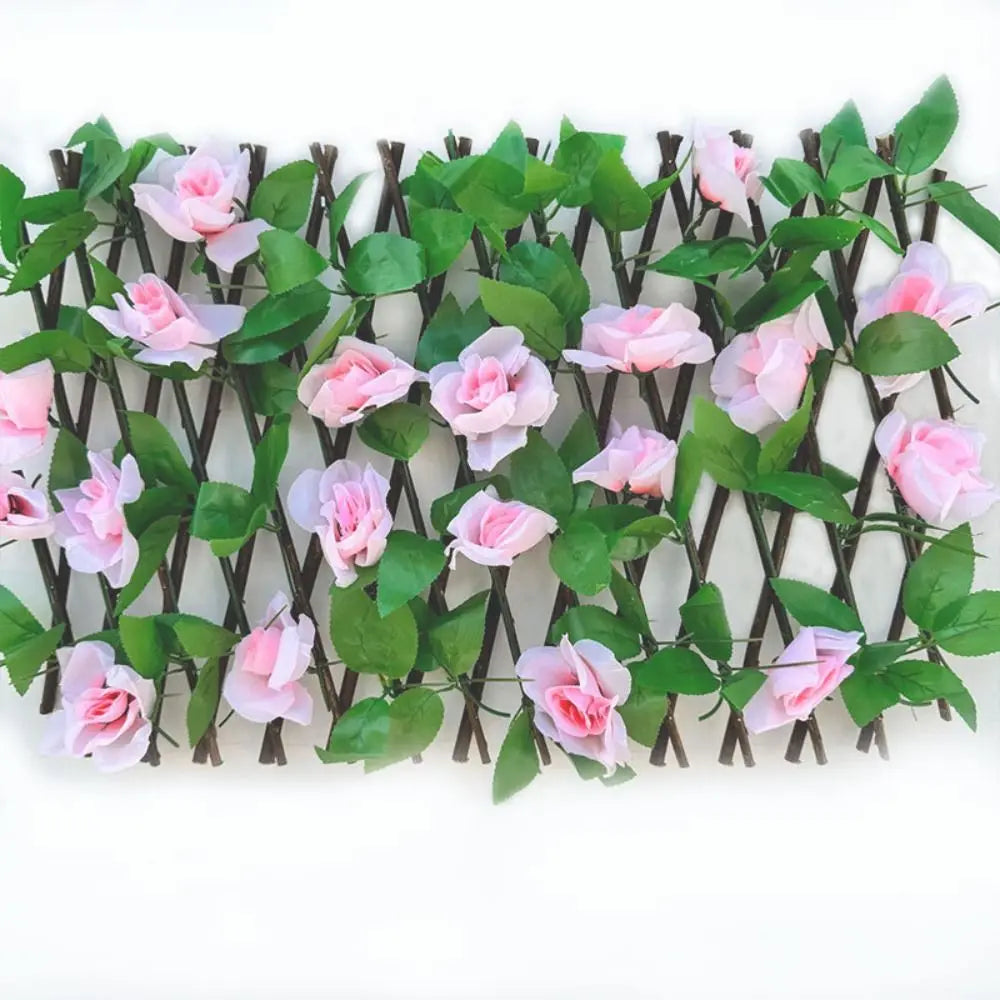 plantes artificielles feuilles vertes fleurs violettes roses blanches moderne décoration intérieure
