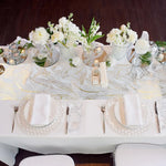 nappe moderne élégante feuilles dorées blanc décoration table serviettes assiettes verres