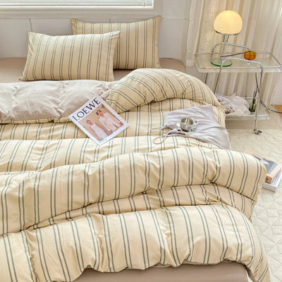 Parure de lit rayée en polyester brossé sur un lit double
