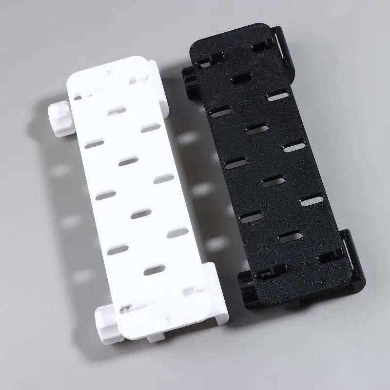 support mural blanc noir clips magnétiques grille perforations outils organisation pratique fonctionnel