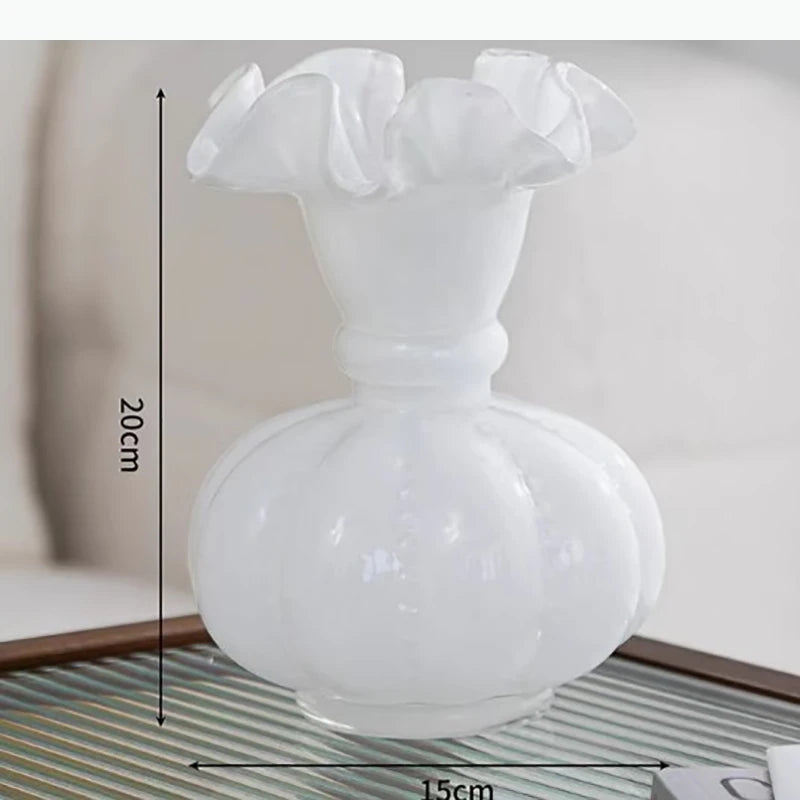 vase moderne transparent motifs floraux blanc rose bleu violet élégant décoration table arrangement floral