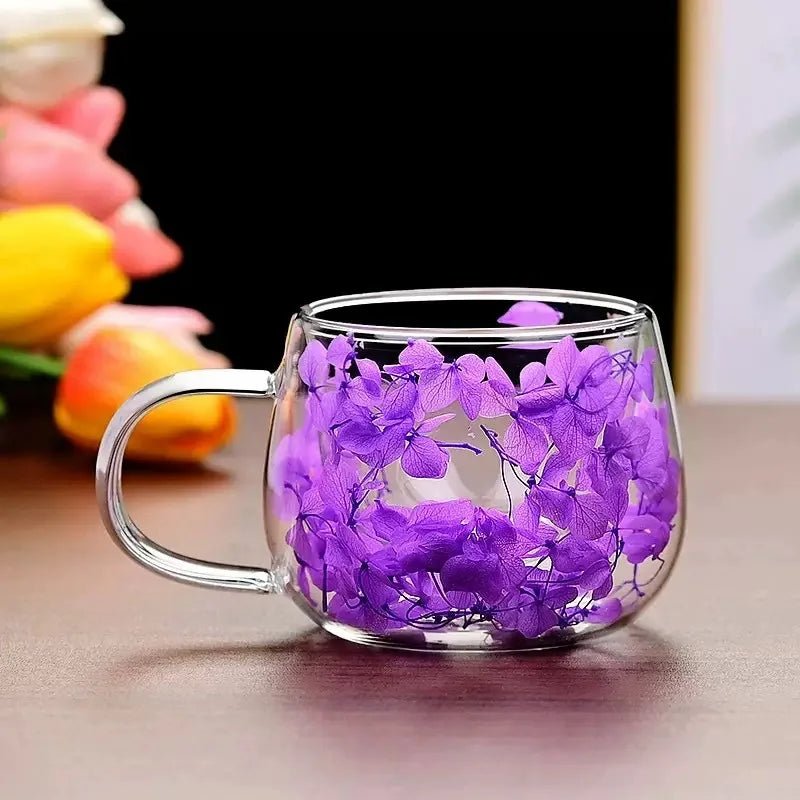tasse verre double paroi fleurs séchées transparente poignée cuillère dorée moderne