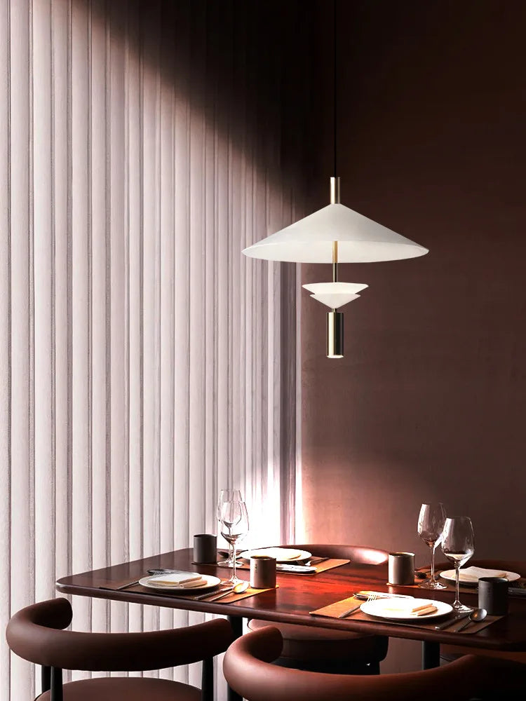 suspension lumineuse moderne conique rouge blanc doré cristal salon salle manger