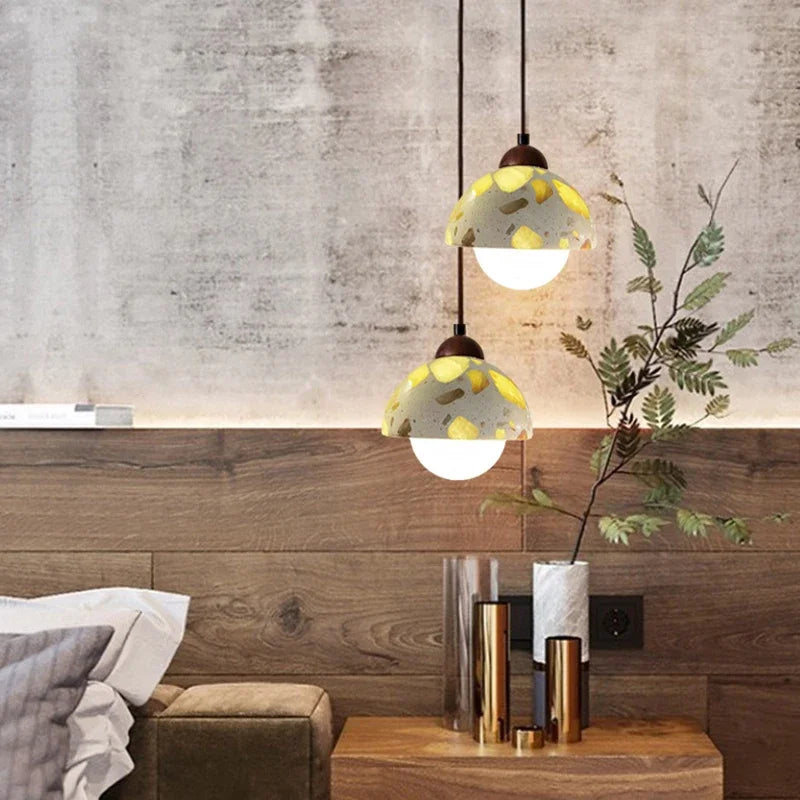 Suspension lumineuse moderne pierre texture granulée blanc marron beige gris câble suspendu chambre salon