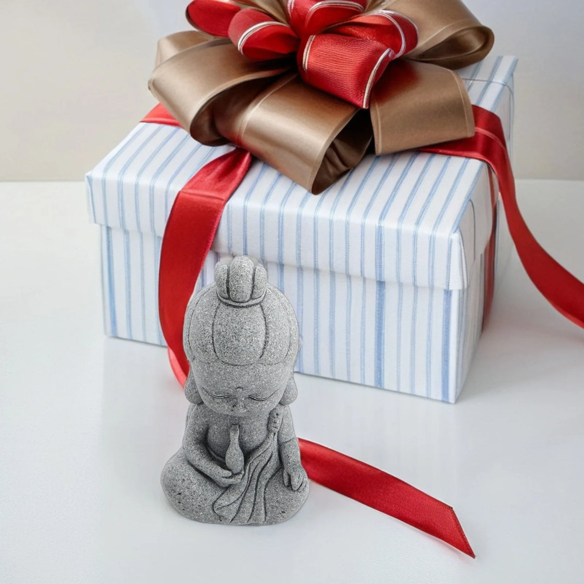 statue miniature bouddha gris clair zen décoration intérieure petite sculpture maison jardin figurine ornement