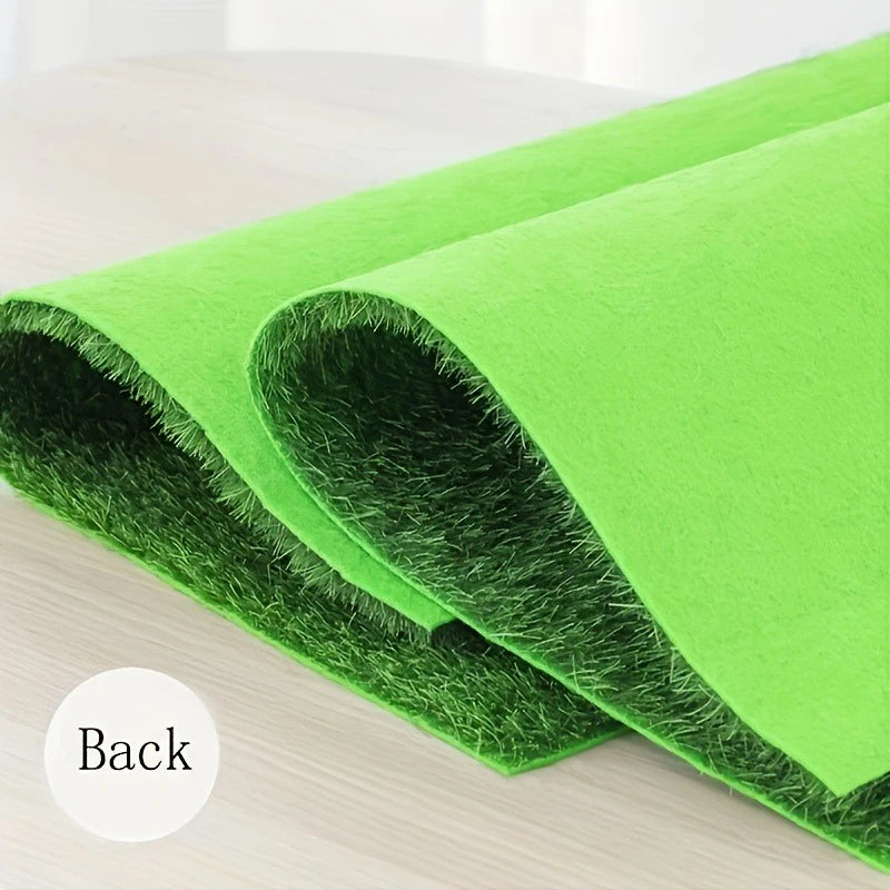 tapis décoration extérieure herbe artificielle vert imitation gazon texturé opalescent animaux miniatures jardin
