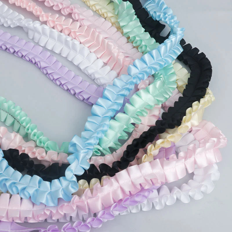 ruban plissé blanc rose bleu clair vert pastel opacité élastique décoration artisanale couture détails