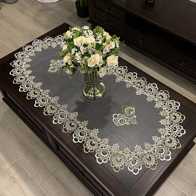 nappe table ovale dentelle broderie florale blanc beige doré classique réutilisable machine festive mariagehôtel