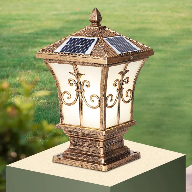 lampe solaire dorée ornementation florale classique éclairage extérieur vintage autoinstallationénergie solaire