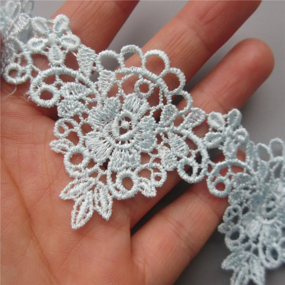 dentelle brodée polyester fleurs motif floral complexe mariage blanc rose beige