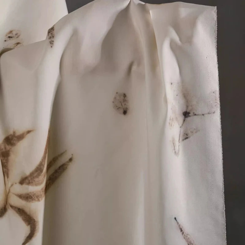 écharpe étoilée feuilles stylisées texture légèrement mate classique élégante polyester coton blanc marron clair