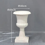 décorations extérieures colonnes romaines blanches vases ornements classiques fêtes anniversaires mariageextérieur
