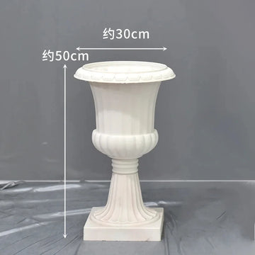 décorations extérieures colonnes romaines blanches vases ornements classiques fêtes anniversaires mariageextérieur