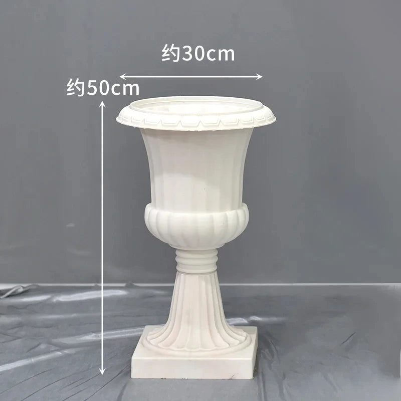 décorations extérieures colonnes romaines blanches vases ornements classiques fêtes anniversaires mariageextérieur