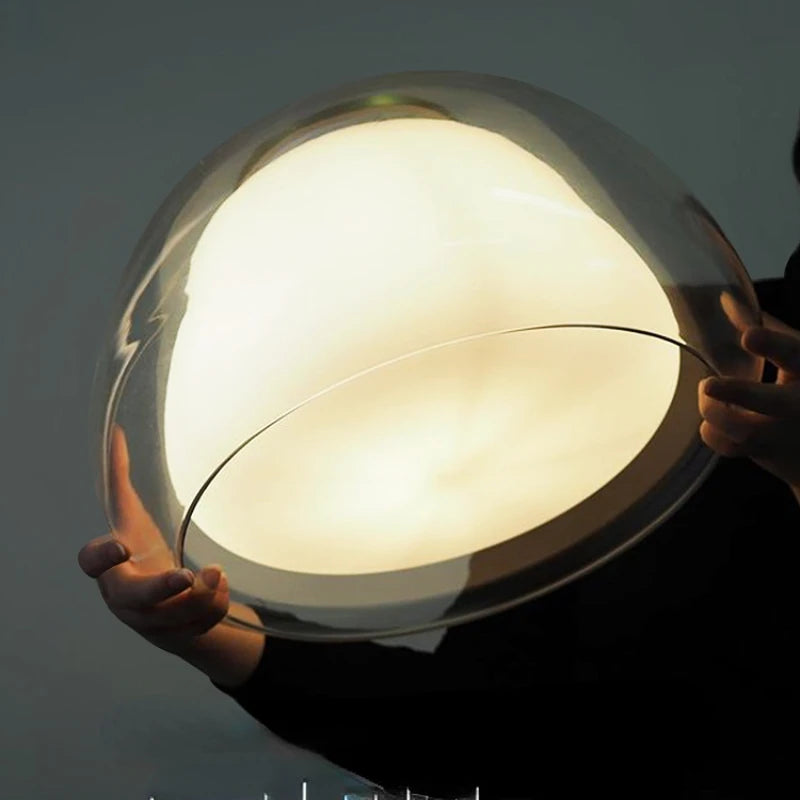 Lampe en verre rouge ambiance chaleureuse pour décoration intérieure