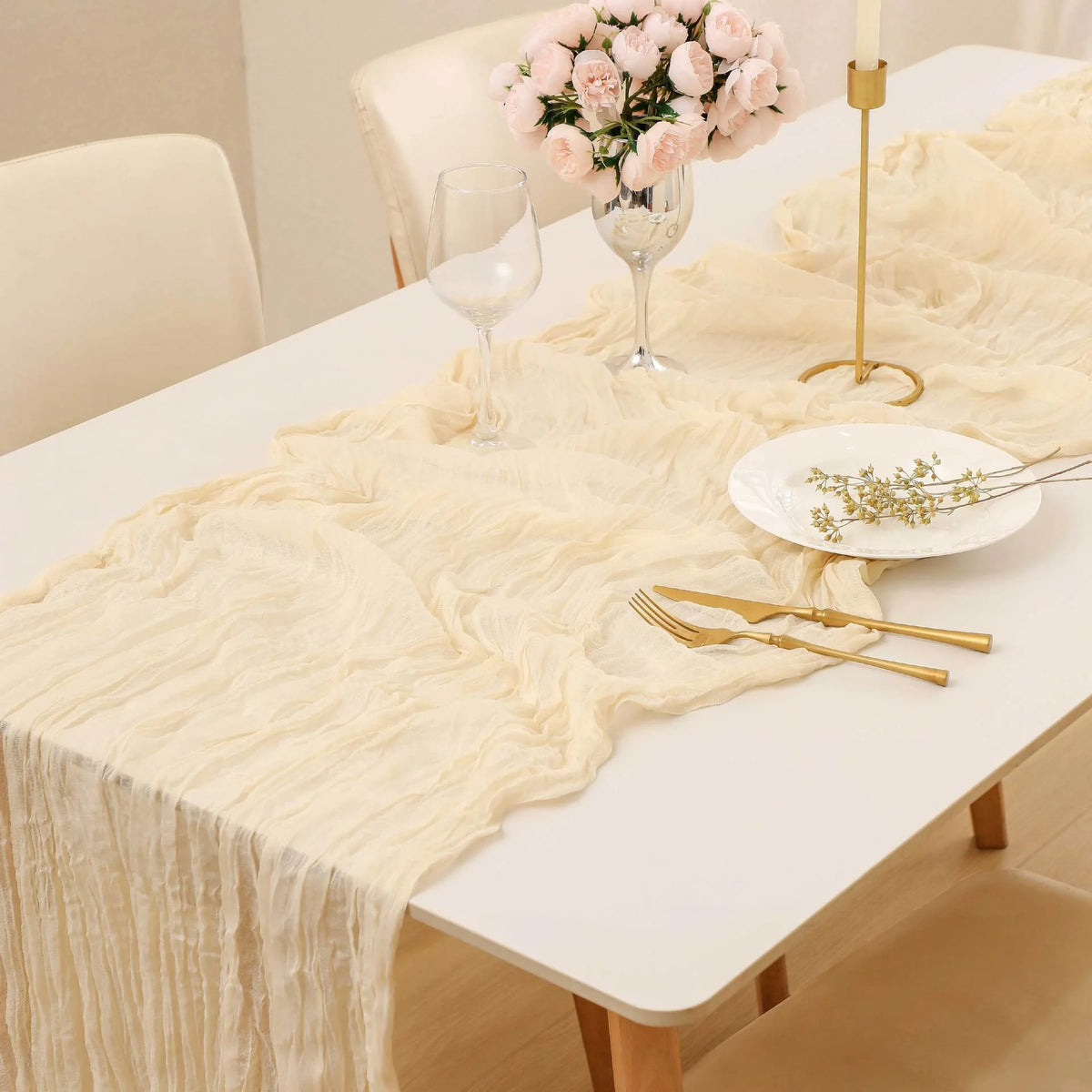 nappe decorative table mariage anniversaire semi transparente plissée elegante festive rouge bleu violet orange