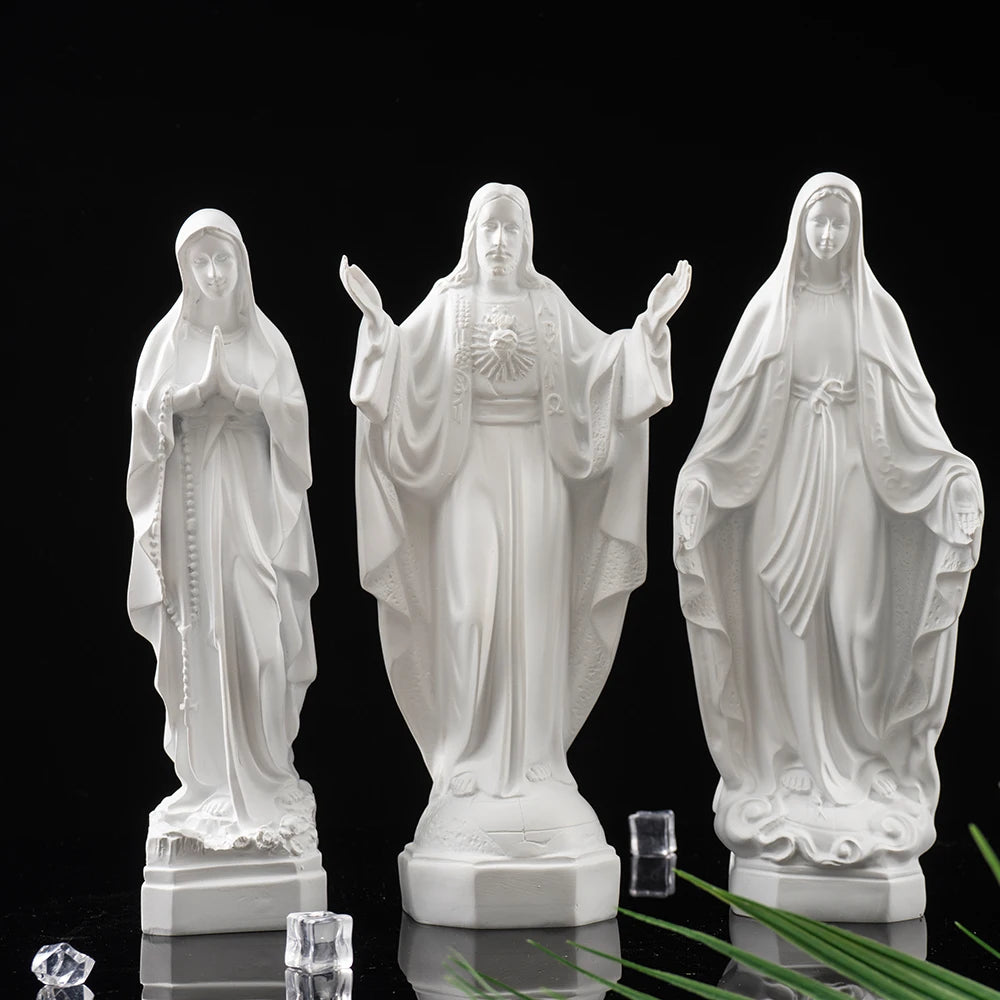 statue vierge marie résine blanche draperies rosier cœur décoration religieuse classique maison