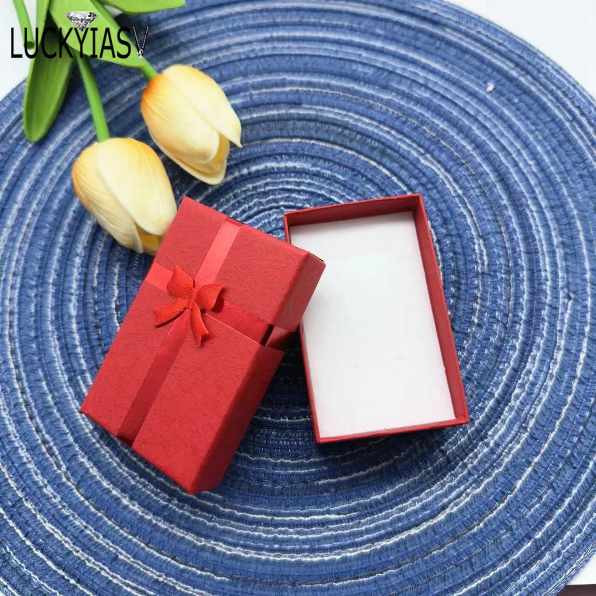 organisateur bijoux boîte velours papier noir rouge vert marron jaune rose bleu classique