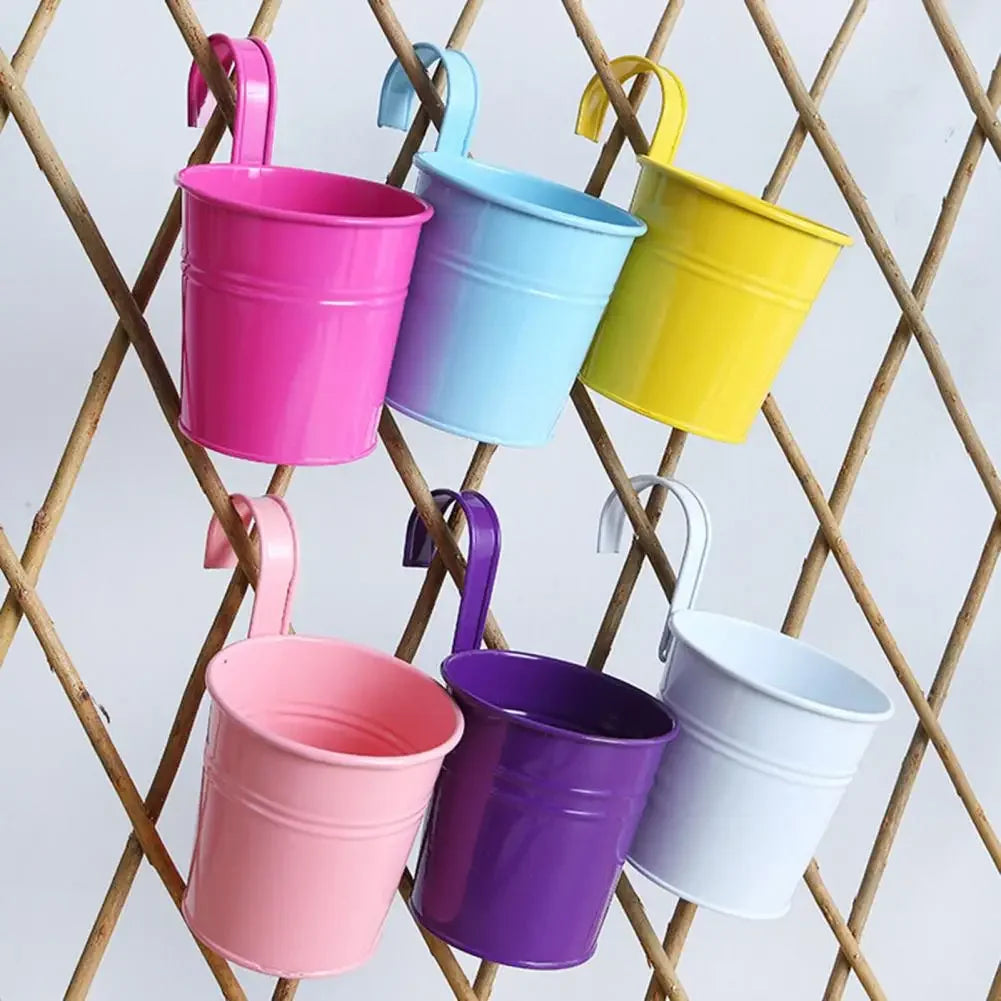 Pots fleurs suspendus vintage couleurs rose bleu jaune violet orange anneaux métalliques retouches
