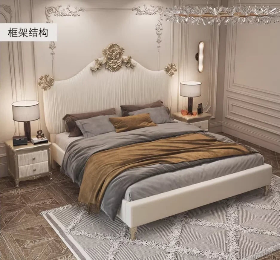 tête lit classique beige plissé pieds métalliques dorés oreillers draps couvre lit bois chambre