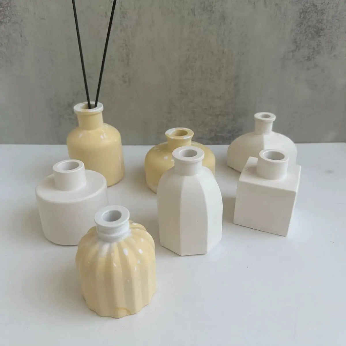 moulages silicone bouteilles parfum blanc jaune texture mat moderne minimaliste réutilisable