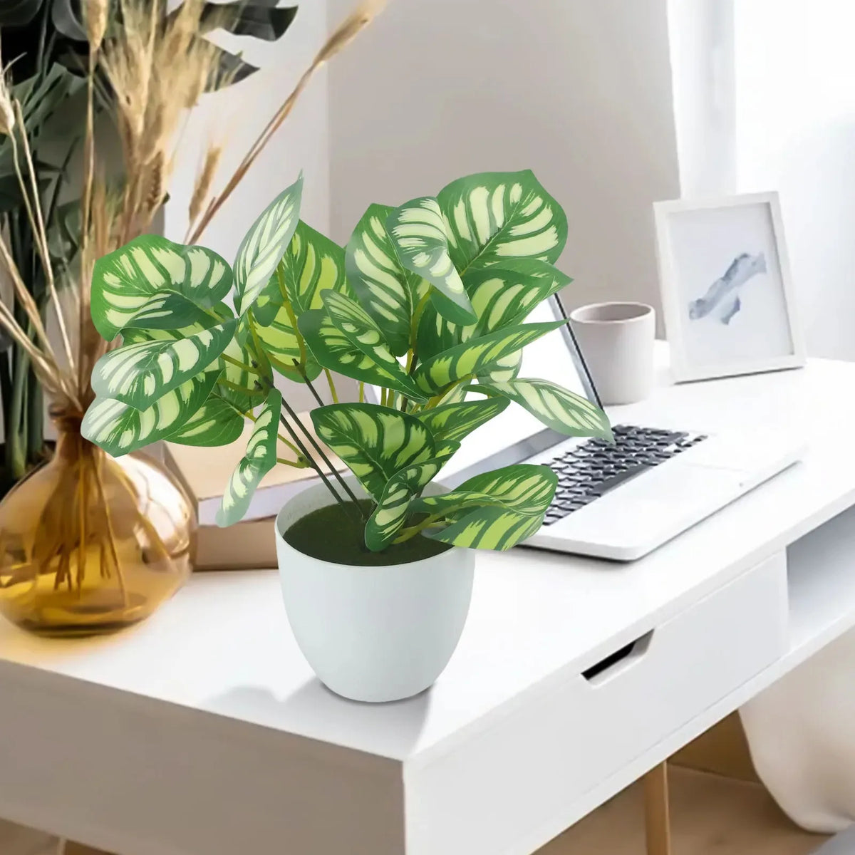 plantes artificielles vertes pots blancs modernes décoration intérieure extérieure anniversaire festive rayures taches